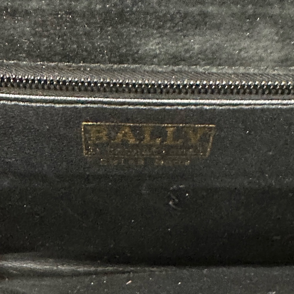 Vintage 1980s Bally Patent Leather Sculptural Bow Shoulder Bag - Picture 10 of 11